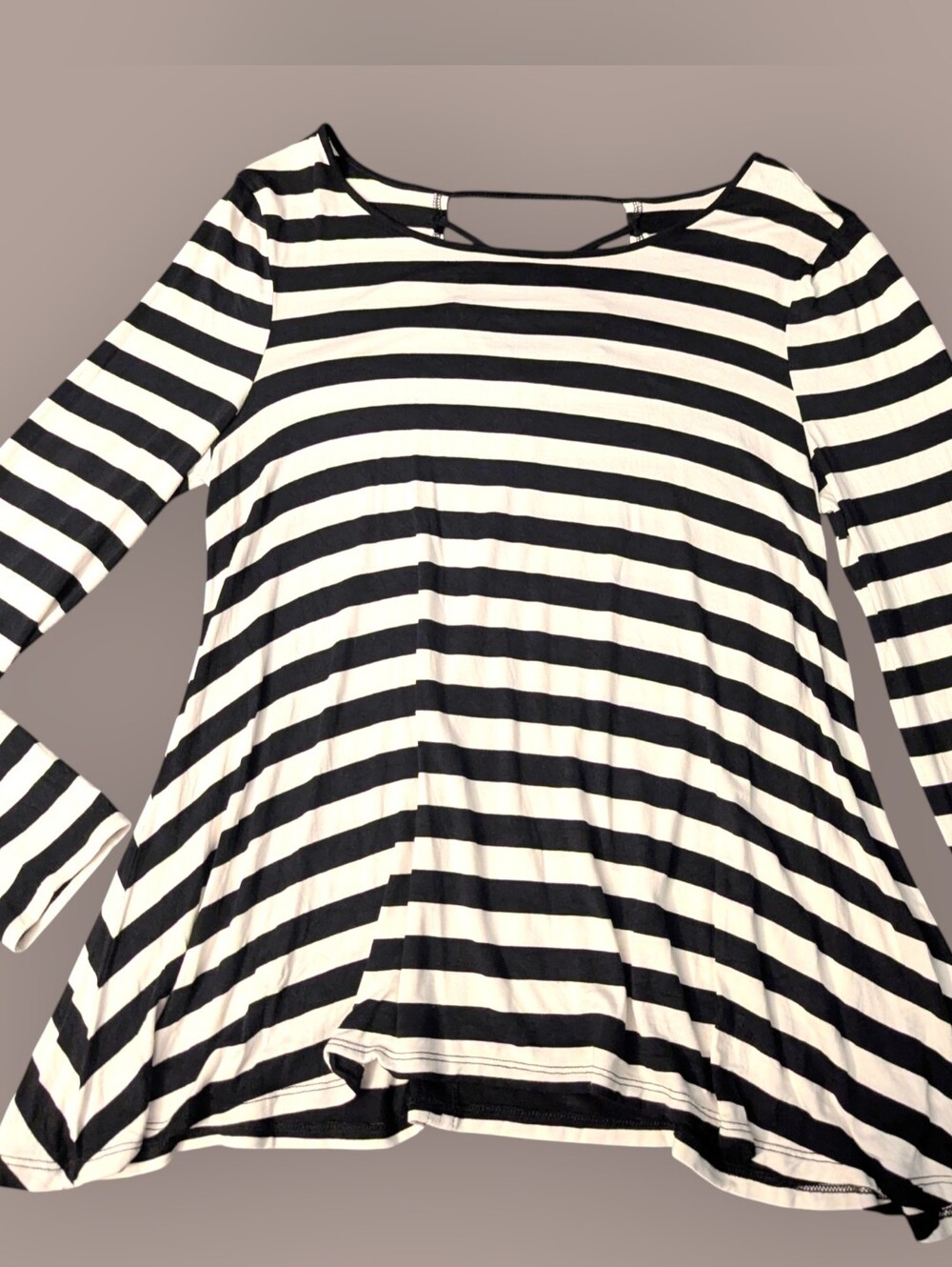 Cable & Gauge Black and White Soft Striped Long-Sleeve Swing Top L